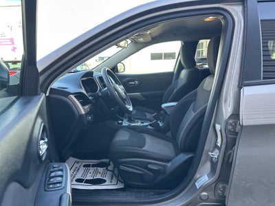 2017 Jeep Cherokee Sport
