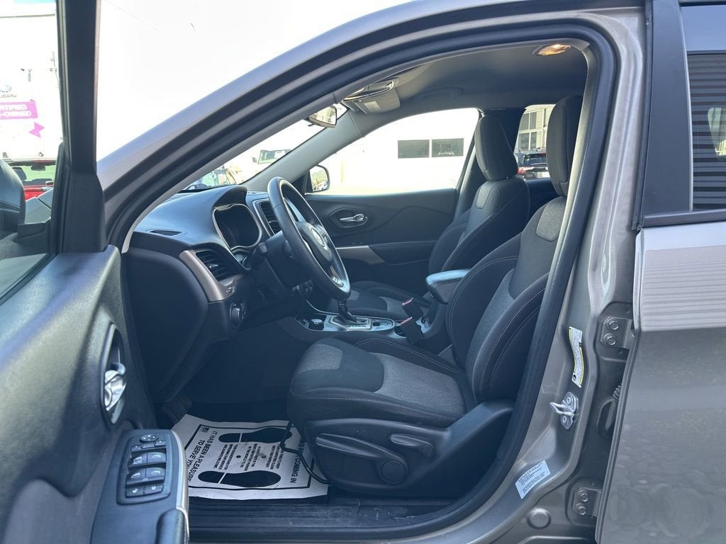 2017 Jeep Cherokee Sport