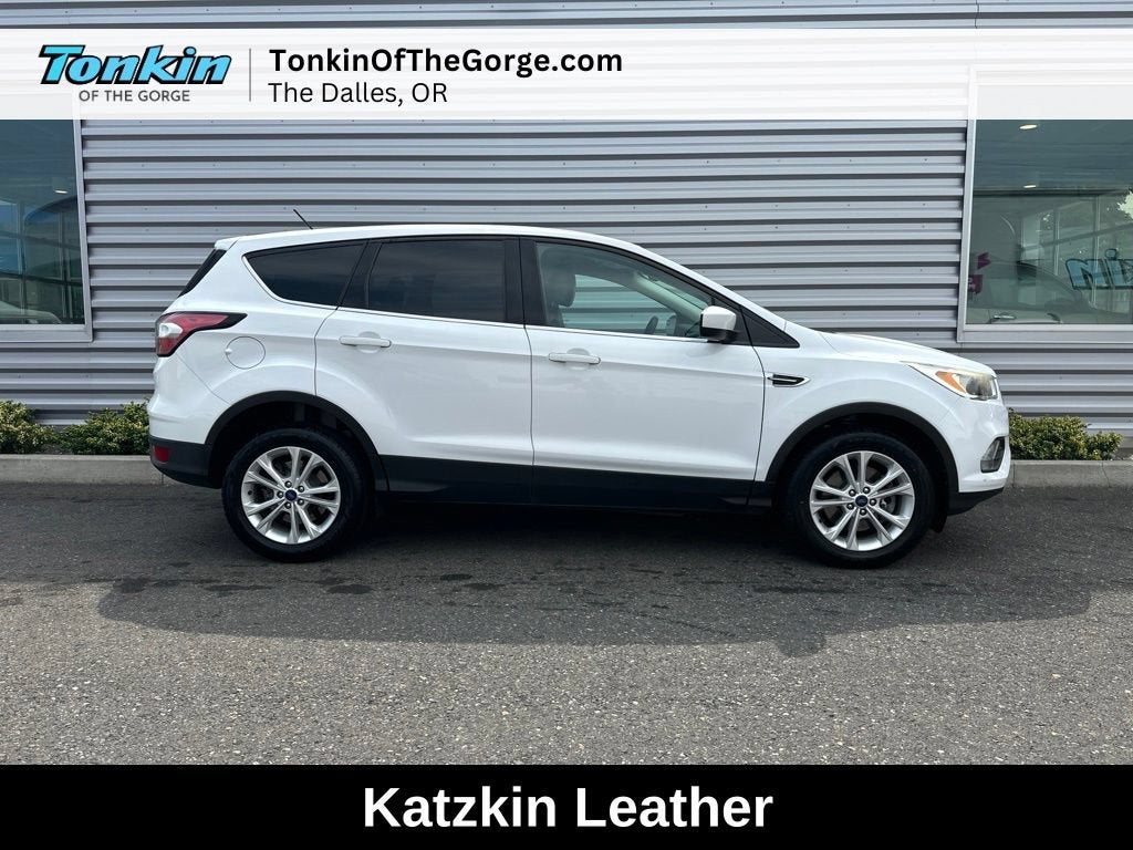 Used 2017 Ford Escape SE with VIN 1FMCU9GD2HUD29605 for sale in The Dalles, OR