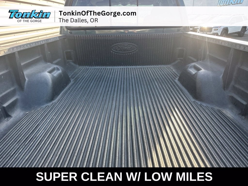 2004 Ford Super Duty F-350 SRW XL
