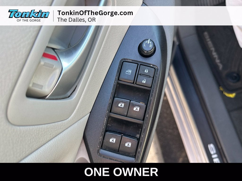 2016 Toyota Sienna LE AAS