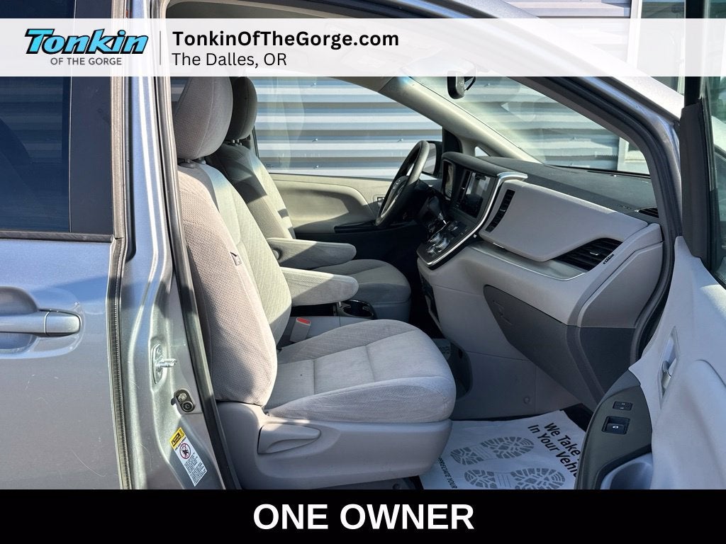 2016 Toyota Sienna LE AAS