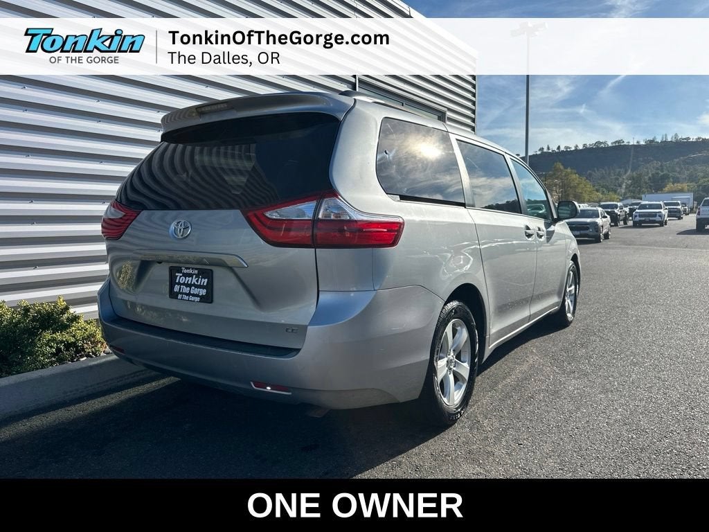 2016 Toyota Sienna LE AAS