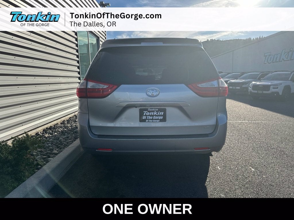 2016 Toyota Sienna LE AAS
